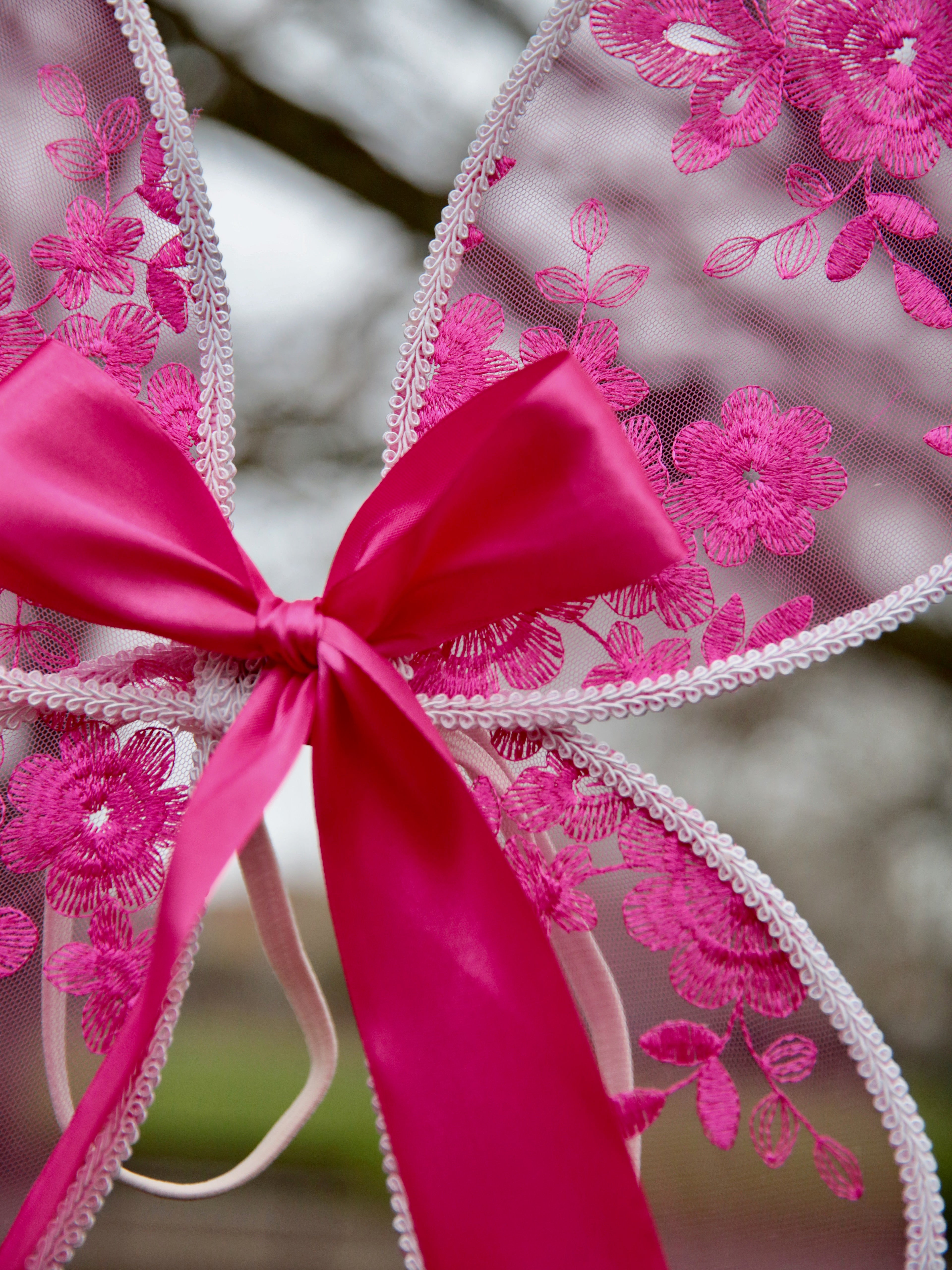 Fairy Wings. Handcrafted Fuchsia Pink embroidered butterfly wings for Children. With optional free satin bow. Flower girls, fairy party.