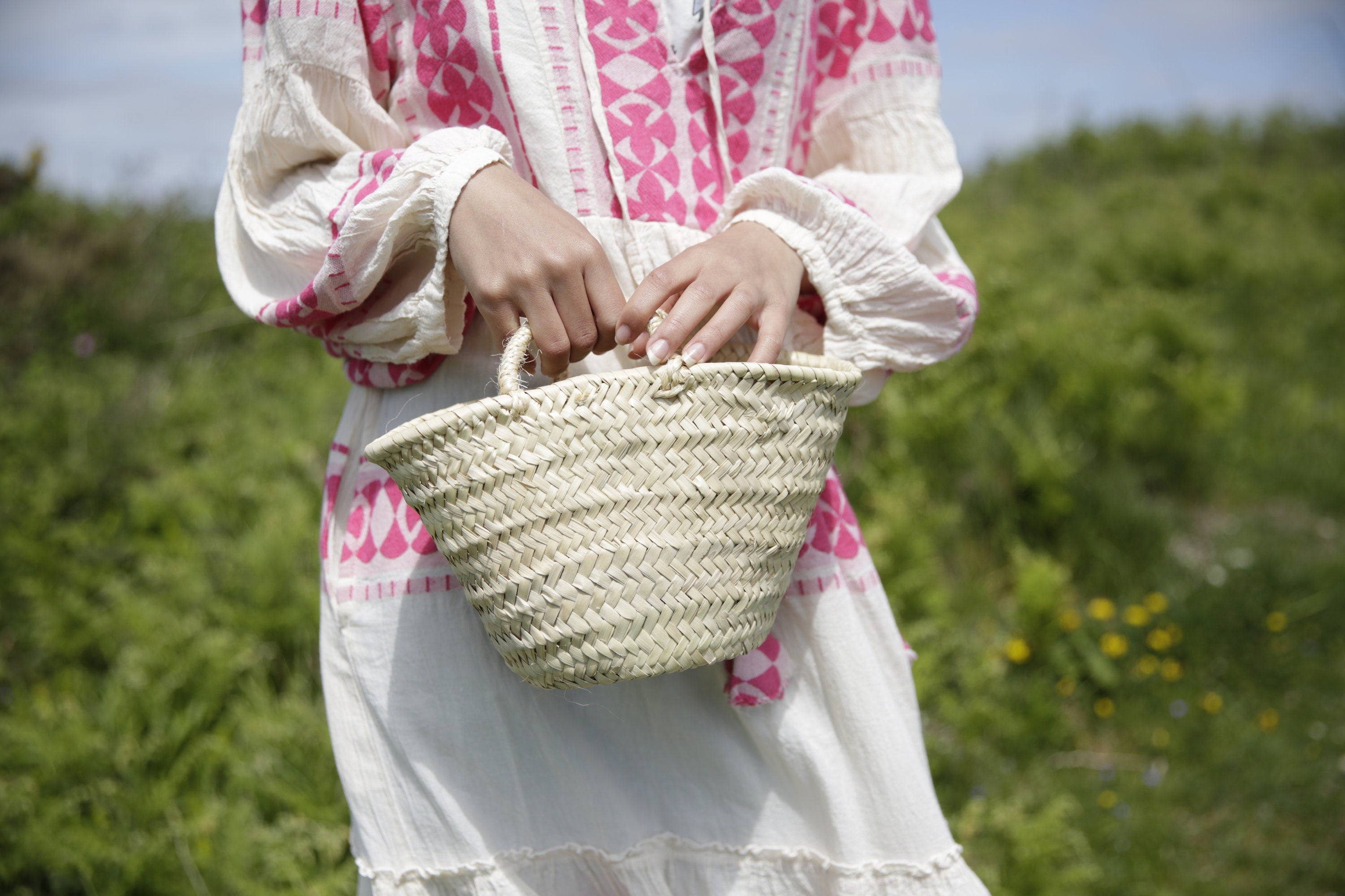 Pretty flower girl straw baskets, mini basket, bridesmaids basket for weddings